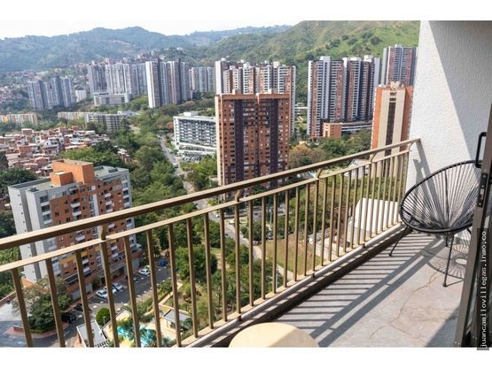 Apartamento en Loma de Los Bernal, Medellín