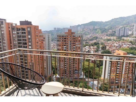 Apartamento en Loma de Los Bernal, Medellín